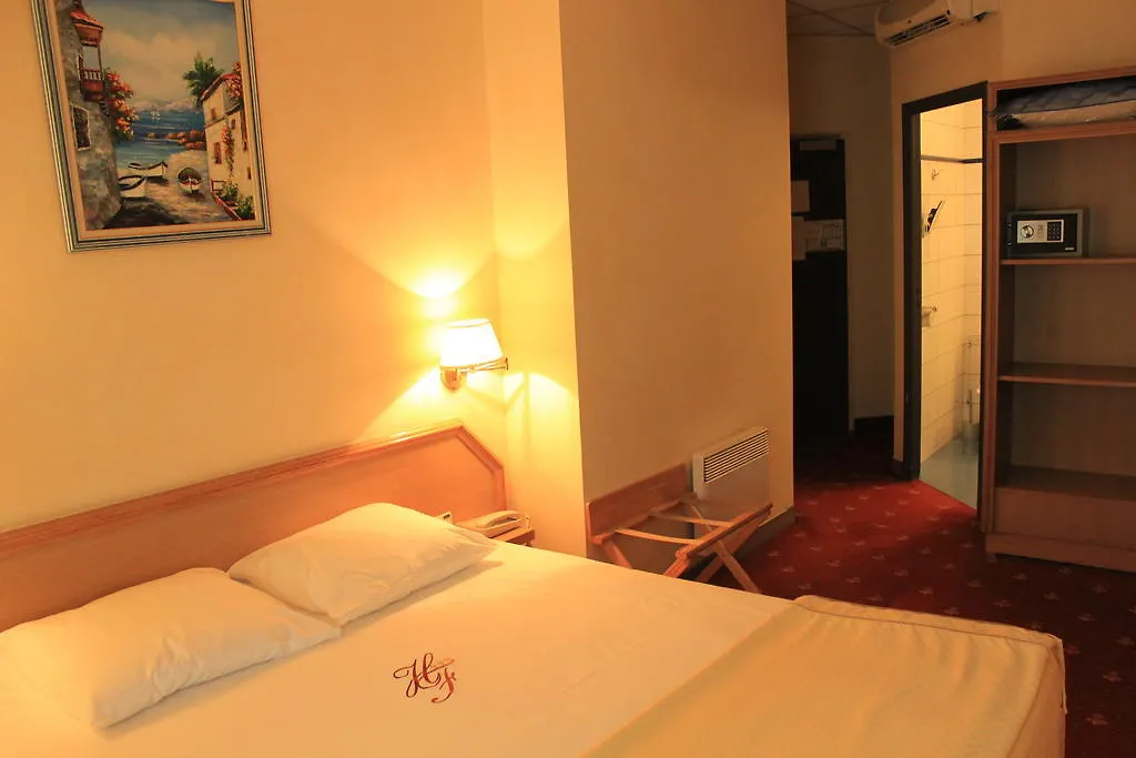 Hotel Foch Lyon 3*,